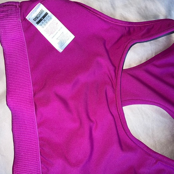 Selling this sport top. Barely used, I figured I’m not size M anymore :(. - Picture 4 of 4